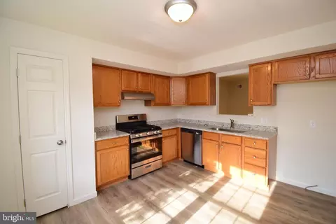 127 Canberra Ct, Sinking Spring, PA 19608 photo 6