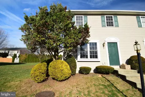 127 Canberra Ct, Sinking Spring, PA 19608 photo 2