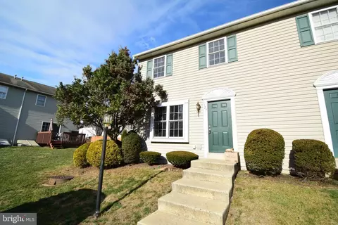 127 Canberra Ct, Sinking Spring, PA 19608 photo 3