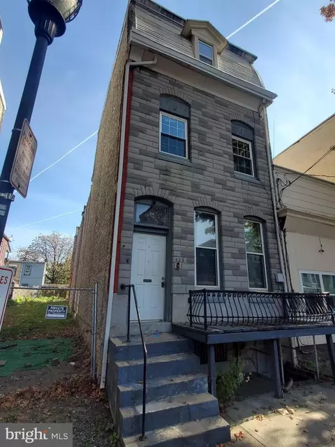 323 S 6th St, Reading, PA 19602