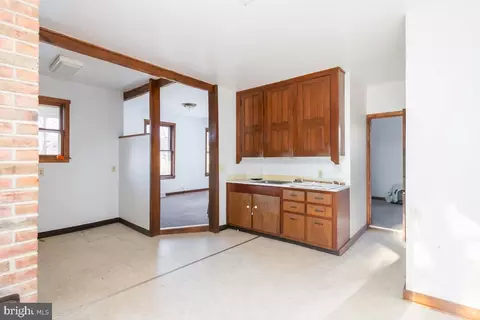 Entry Way - 701 E Neversink Rd, Reading, PA 19606 photo 3 of 6