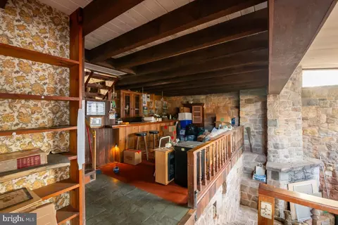 Entry Way - 701 E Neversink Rd, Reading, PA 19606 photo 5 of 6