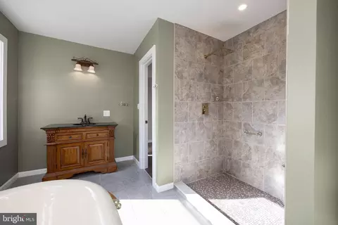 Bath - 60 Starr Rd, Reading, PA 19608 photo 4 of 5