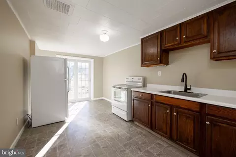 Entry Way - 60 Starr Rd, Reading, PA 19608 photo 7 of 10