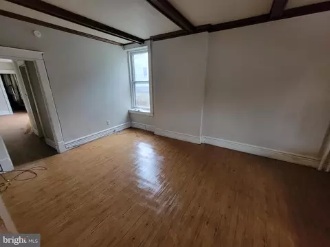 Living - 324 Spring St, Reading, PA 19601 photo 4 of 5