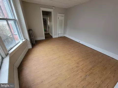 Living - 324 Spring St, Reading, PA 19601 photo 3 of 5