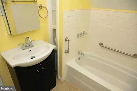 Bath - 1449 Fern Ave, Reading, PA 19607 photo 2 of 2