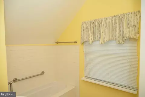 Bath - 1449 Fern Ave, Reading, PA 19607 photo 1 of 2