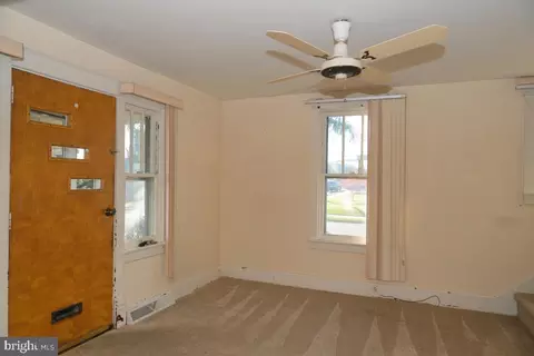 Living - 1449 Fern Ave, Reading, PA 19607 photo 2 of 3