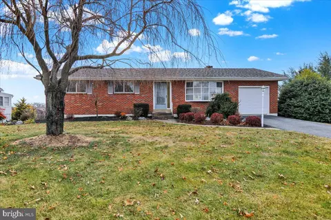 1013 Kercher Ave, Leesport, PA 19533