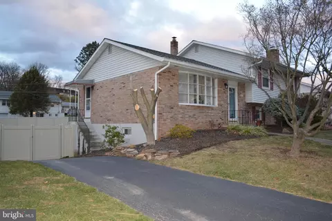 13 Hearthstone Dr, Reading, PA 19606 photo 3