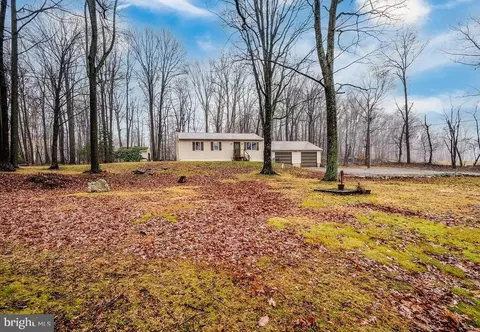 24 Five Points Rd, Mertztown, PA 19539