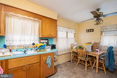 Kitchen - 511 Marshall Dr, Reading, PA 19607 photo 2 of 2