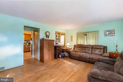 Entry Way - 511 Marshall Dr, Reading, PA 19607 photo 1 of 4
