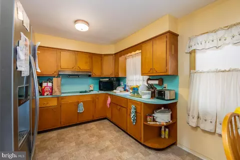 Kitchen - 511 Marshall Dr, Reading, PA 19607 photo 1 of 2