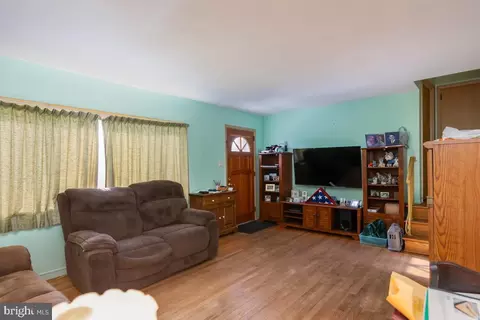 Entry Way - 511 Marshall Dr, Reading, PA 19607 photo 2 of 4