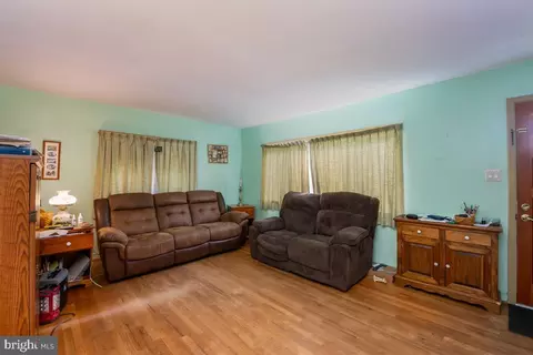 Living - 511 Marshall Dr, Reading, PA 19607 photo 1 of 1