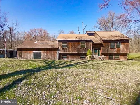 1821 E Rte 724, Douglassville, PA 19518
