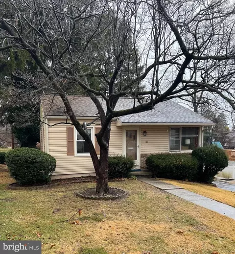 121 Norman St, Reading, PA 19609