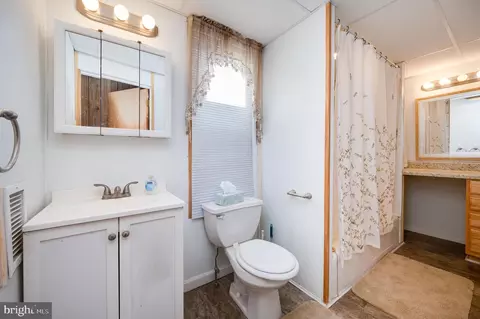 Bath - 840 Locust St, Reading, PA 19604 photo 1 of 2