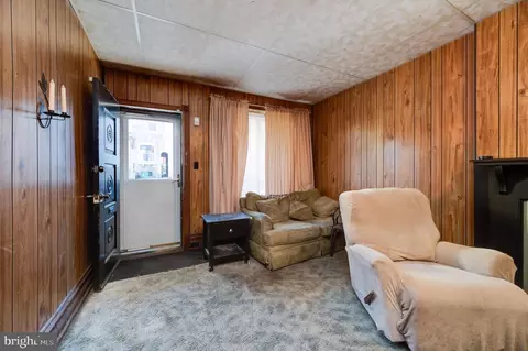 Living - 840 Locust St, Reading, PA 19604 photo 4 of 4