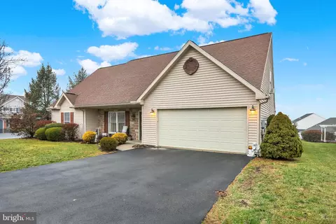 101 S Cacoosing Dr, Reading, PA 19608 photo 2