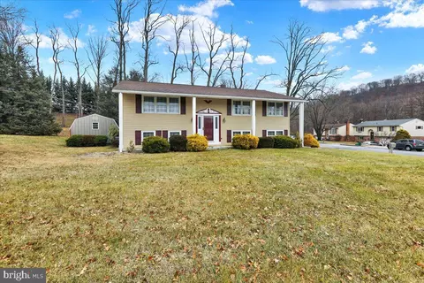 62 Wesleyan Dr, Reading, PA 19607