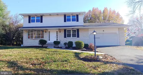 10 Courtleigh Pl, Reading, PA 19606
