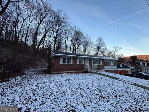 700 S 19th St, Reading, PA 19606