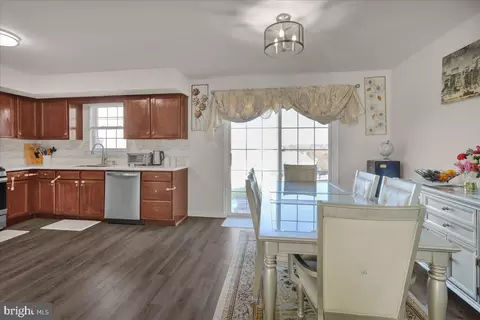 383 Oneida Dr, Reading, PA 19608 photo 5