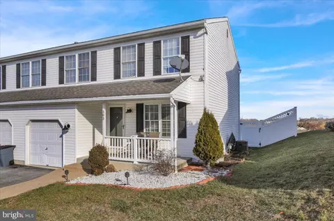 383 Oneida Dr, Reading, PA 19608