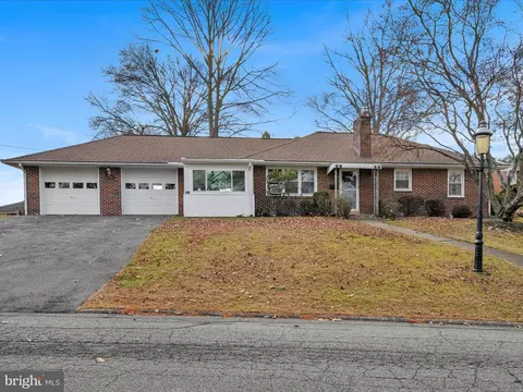 2 Arrowhead Ave, Boyertown, PA 19512