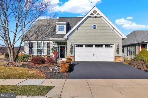 2 Cedarcrest Ln, Oley, PA 19547