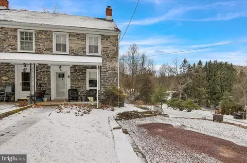 74 E Mountain Ave, Robesonia, PA 19551