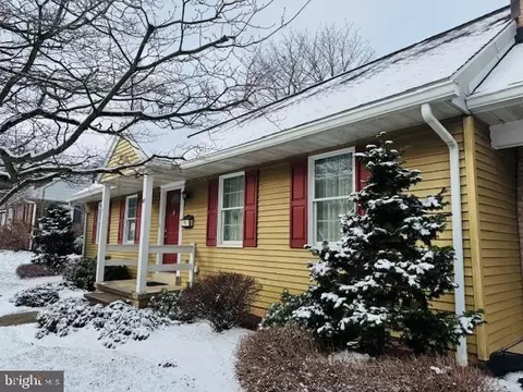 Exterior - 48 Valley Rd, Reading, PA 19610 photo 2 of 4