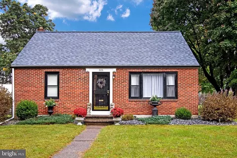 325 Hill Rd, Wernersville, PA 19565