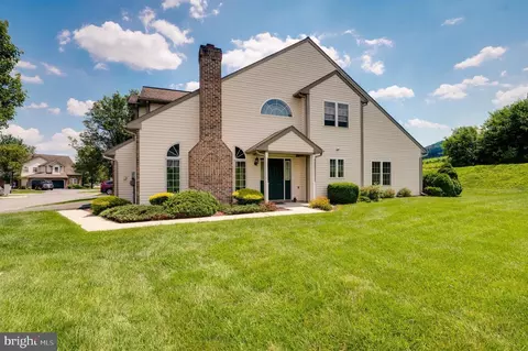 508 Gamma Dr, Wernersville, PA 19565