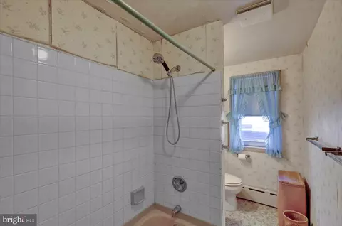 Bath - 51 Ralph Ave, Reading, PA 19608 photo 1 of 2