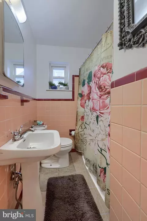 Bath - 217 Gerry St, Reading, PA 19611 photo 1 of 1
