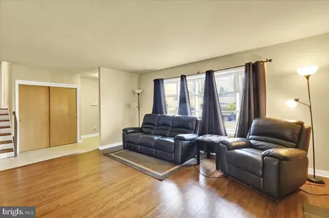 Living - 140 Oberlin Ave, Reading, PA 19608 photo 2 of 5