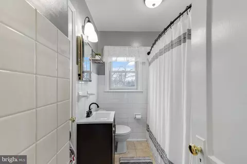 Bath - 111 N Dwight St, Reading, PA 19609 photo 1 of 2
