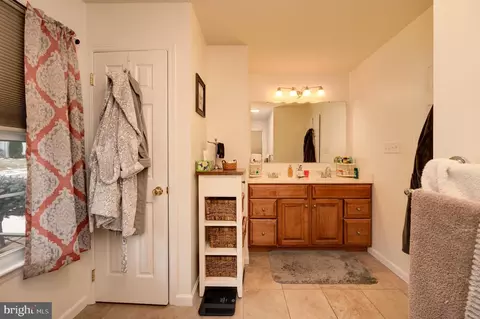 Entry Way - 35 Harry Ave, Reading, PA 19607 photo 9 of 13