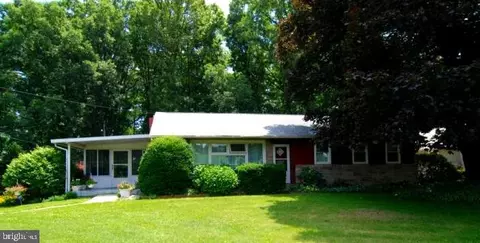 88 Old Church Rd, Robesonia, PA 19551