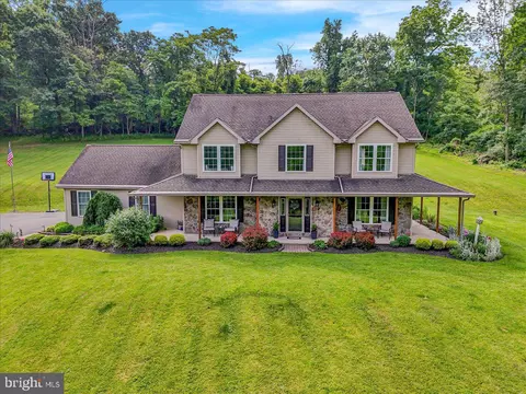 2090 Butter Ln, Reading, PA 19606