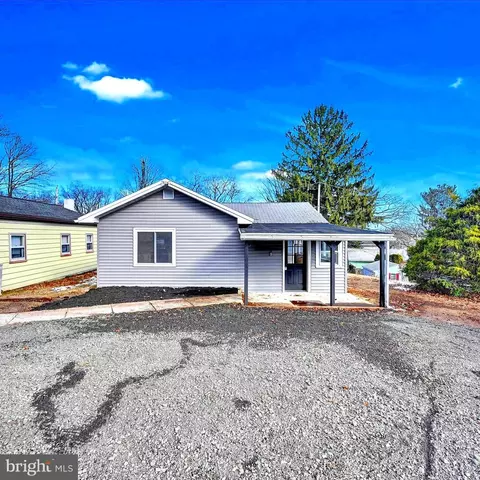 16 Cottonwood Ln, Temple, PA 19560