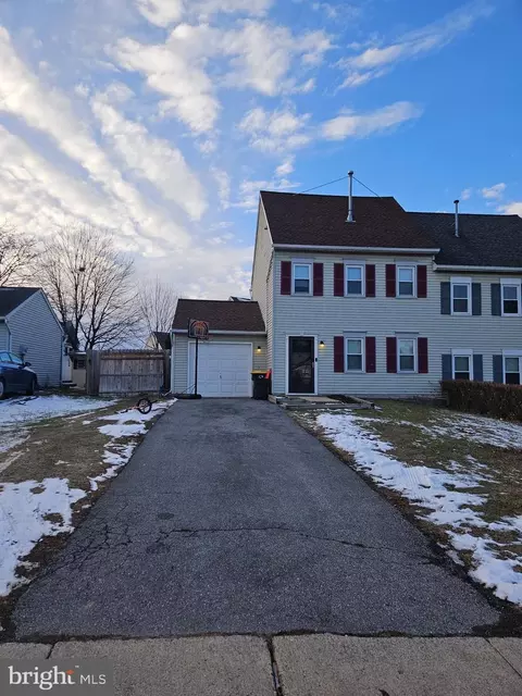 216 Adams Dr, Womelsdorf, PA 19567