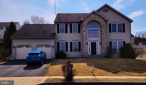 3310 Pequot Dr, Sinking Spring, PA 19608