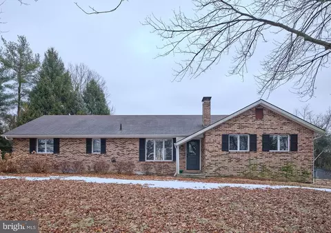 57 School Ln, Robesonia, PA 19551