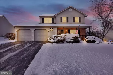 10 Dogwood Dr, Wernersville, PA 19565