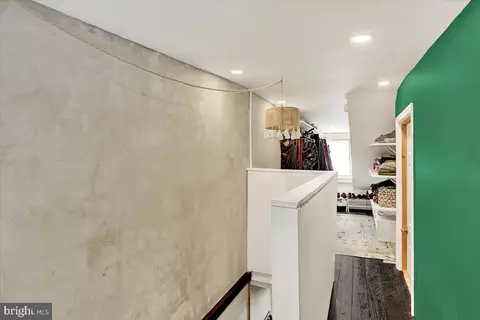 Entry Way - 325 2nd St, Reading, PA 19607 photo 5 of 6
